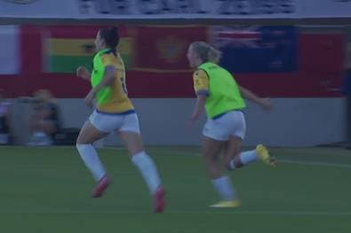 Ekstase bei Abpfiff! Außenseiter feiert Coup gegen Bayern