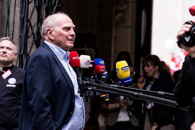 Hoeneß schaltet sich ein: "Habe grad den Doppelpass gesehen ..."