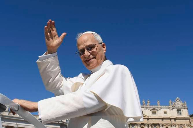 Papst Leo XIV. segnet Giro-Peloton im Vatikan