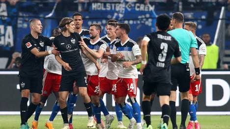 Die Spieler des HSV und VfB zofften sich nach dem Tor