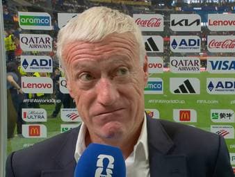 Nach der bitteren Halbfinal-Niederlage scheint Frankreich-Trainer Didier Deschamps ein bisschen mit der Schiedsrichter zu hadern. Auch zu seinem baldigen Aus hat der Trainer ein paar Gedanken.