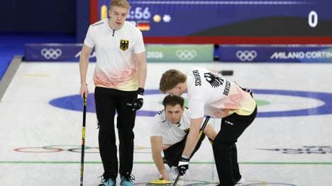 Deutschland Curling-Männer feiern ihren ersten Sieg