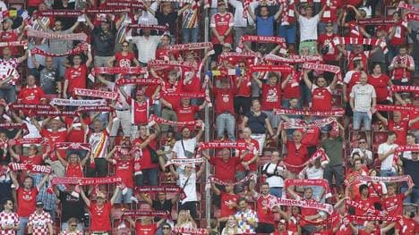 Mainzer Fans feiern den Sieg gegen RB Leipzig