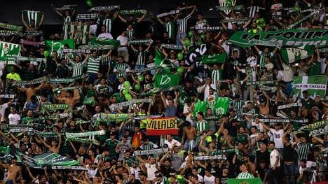 Fans von Betis Sevilla feiern ihr Team