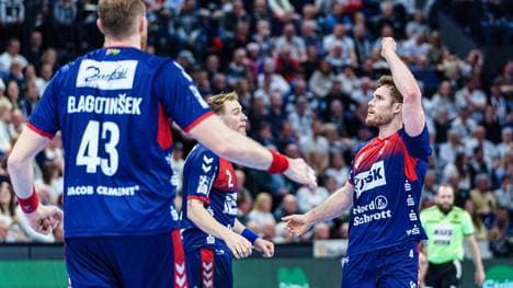 Golla (r.) überragte beim Sieg in Kiel