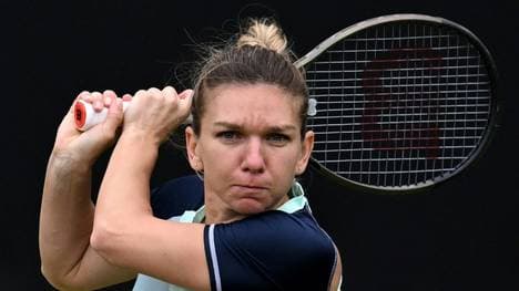 Simona Halep kann gibt wegen einer Nacken-Blockade auf