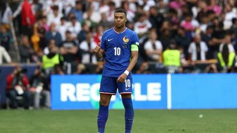 Daumen hoch! Mbappé beim Torjubel