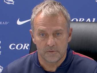 Nach dem Testspiel-Remis gegen Birmingham City übt Hansi Flick Kritik am Debüt von Karim Adeyemi für den FC Barcelona. Der deutsche Cheftrainer sieht beim Neuzugang aus Dortmund noch deutlich Luft nach oben.