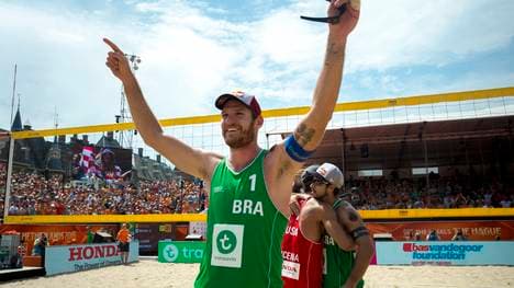 Alison Cerutti feiert