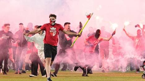 Das Parger Derby wurde von einem Pyro-Eklat überschattet