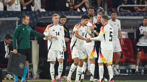 Aleksandar Pavlovic (M.) kam in der 60. Minute für Pascal Groß