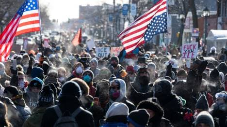 Massenprotest gegen ICE-Agenten