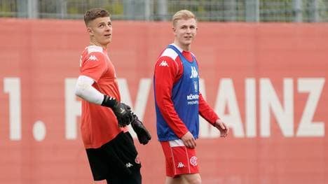 Finn Dahmen (links) könnte in der kommenden Saison in Königsblau auflaufen.