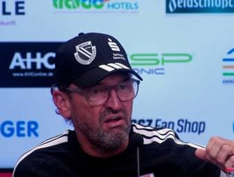 Vor dem Zweitligaspiel gegen die SpVgg Fürth richtet Energie-Coach Claus-Dieter Wollitz deutliche Worte an die Leute, die ihm zuletzt Transfer-Forderungen an den Verein unterstellten.