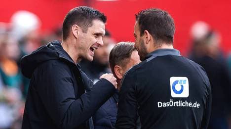 Wolfgang Haslberger (r.) kommt zu einem unverhofften Debüt