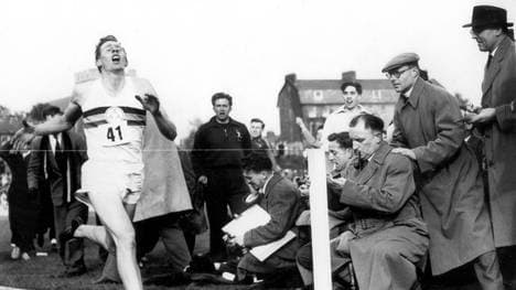 Roger Bannister lief als erster Mensch der Welt in einem Wettkampf eine Meile unter vier Minuten