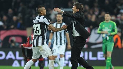 Arturo Vidal (l.) glänzte bei Juventus Turin unter Coach Antonio Conte