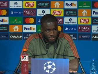 Dayot Upamecano schmeichelt Olise und sagt wie schwer es ist ihn zu verteidigen und als sein Nachbar weiß er auch, dass er selbst nach dem Training weiter zuhause an sich arbeitet.