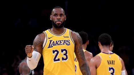 San Antonio Spurs v Los Angeles Lakers