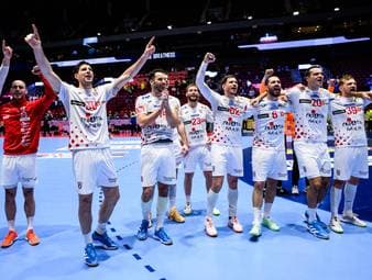 Kroatien mit überlebenswichtigem Sieg