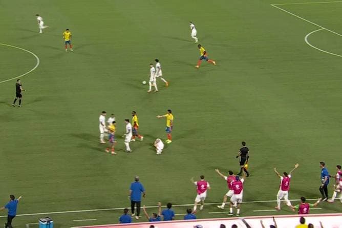 Tritte, Schläge, Drama! Dieses Spiel eskaliert