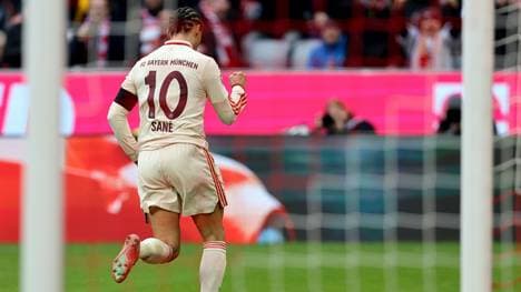 Leroy Sané bejubelt sein Tor zum 2:1 