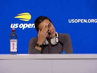 Auf der Pressekonferenz nach dem überzeugenden Erstrunden-Erfolg bei den US Open liefert sich die Weltranglisten-Erste, Aryna Sabalenka, einen Schlagabtausch mit einem Reporter.