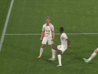 Der SC Freiburg steht vor allem defensiv in der ersten Halbzeit komplett neben sich. Das 0:4 in den ersten 45 Minuten legt früh den Grundstein für Leipzigs Finaleinzug.