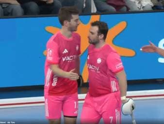 Die deutsche Hallenhockey-Nationalmannschaft gewinnt auch ihr drittes Gruppenspiel und steht damit vorzeitig im Halbfinale. Im Duell gegen Belgien lieferten die DHB-Männer ein echtes Torfestival mit 13 Treffern ab. Am morgigen Spieltag geht es nun im letzten Gruppenspiel gegen Spanien um den Gruppensieg. Alle Tore gibt es in diesem Video.