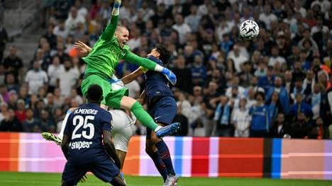 Die entscheidende Szene: Lucas Chevalier fliegt vorbei