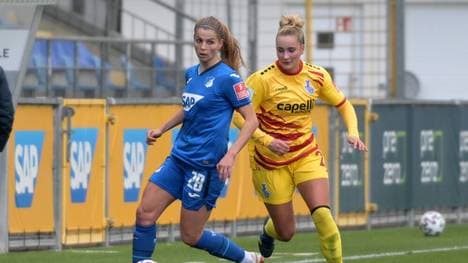 Tabea Waßmuth (l.) wechselt von der TSG Hoffenheim zum VfL Wolfsburg
