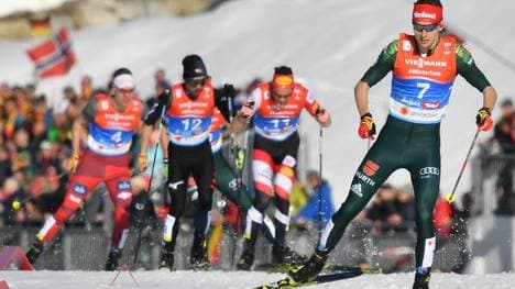 Terence Weber (r.) mit Chancen in der Loipe von Seefeld