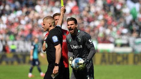 Timo Gansloweit leitete in Hannover sein fünftes Zweitligaspiel