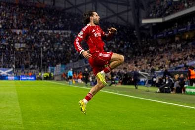 Szoboszlai schießt ein Ronaldinho-Tor