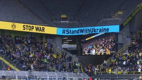 35.000 Fans sehen emotionales Benefizspiel in Dortmund 
