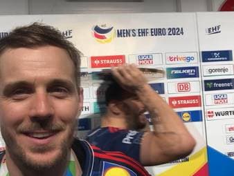 Frankreich holt den ersten EM-Titel seit 2014! Kentin Mahé spricht im SPORT1-Interview und wird dabei von der Feierei seines Mitspielers gestört.