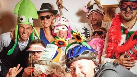 Thomas Müller (ganz links) als Kermit der Frosch