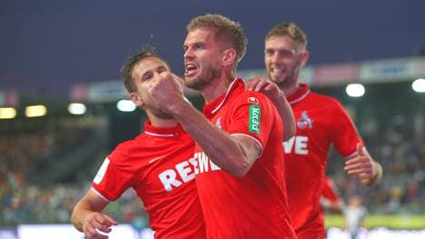 Simon Terodde (M.) traf für den 1. FC Köln gegen den SV Sandhausen