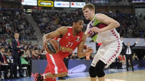 Tremmell Darden (l.) spielte in der Euroleague unter anderem für Olympiakos Piräus