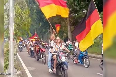 Kuriose Bilder: Indonesien im Deutschland-Fieber