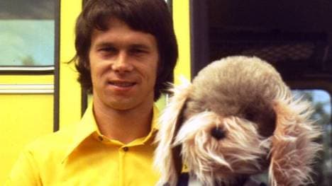 Jürgen Sparwasser mit tierischem Glücksbringer vor der WM 1974