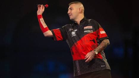 Nathan Aspinall hatte seinen Wurfarm getapt