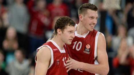 Janis Strelnieks (l.) und Daniel Theis freuen sich auf die neue Euroleague-Saison