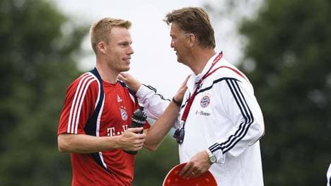 Christian Lell und Trainer Louis van Gaal in der Saison 2009-2010