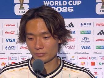 Unter Tränen spricht Japans Ko Itakura nach dem Ausscheiden: Er glaubt, der Mannschaft nicht genug geholfen zu haben und ist überzeugt, dass dieses Team das WM-Aus nicht verdient hat.
