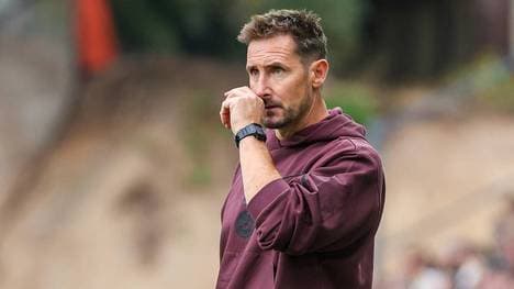 Miroslav Klose blickt nachdenklich