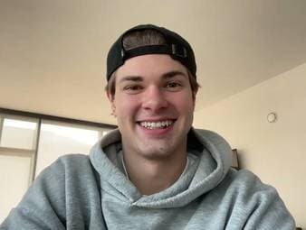 JJ Peterka gehört zu den deutschen Hoffnungsträgern im Eishockey-Olympia-Kader. Vor dem Turnier in Italien sprach der NHL-Spieler über das Team rund um Leon Draisaitl und die Medaillenhoffnungen der Deutschen.