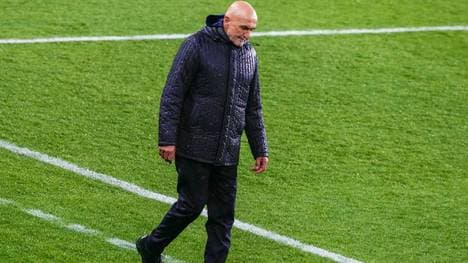 Spalletti stand in Oslo im Regen