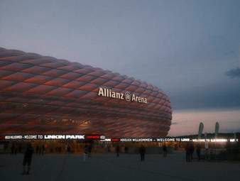 Darum strahlt die Allianz Arena heute bunt