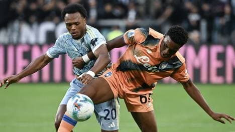 Zweikampf beim Duell Juve gegen Atalanta